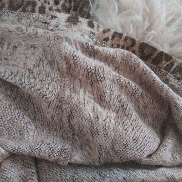 Zara Collection 3/4 sleeve animal print top - Picture 5 of 5